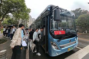 Cho đến nay, Man Utd vẫn chưa bật đèn xanh cho Sancho.